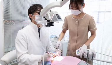 マイクロスコープを用いた精密治療